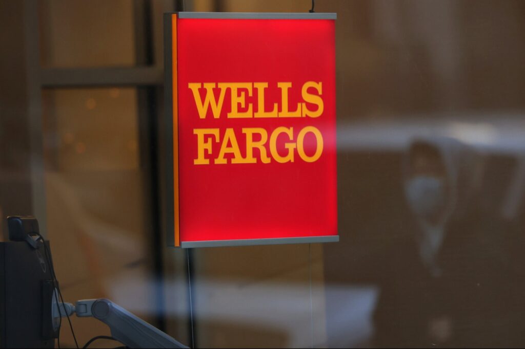 Wells Fargo VP Fired For Allegedly ‘Urinating’ On Plane Passenger