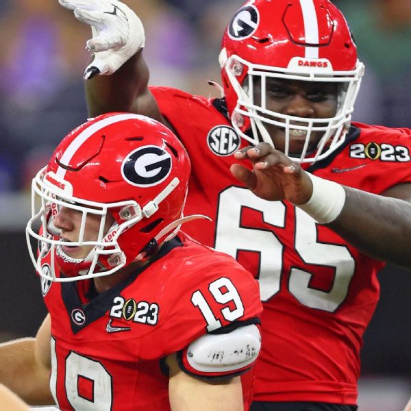 Bulldogs barrel their way to 2nd straight CFP title