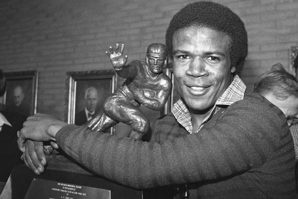 USC star RB, Heisman winner White dies at 64