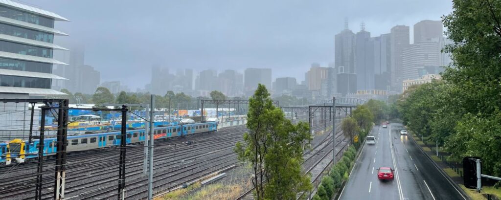 AO live blog: Rain delays on outside courts, Swiatek cruises