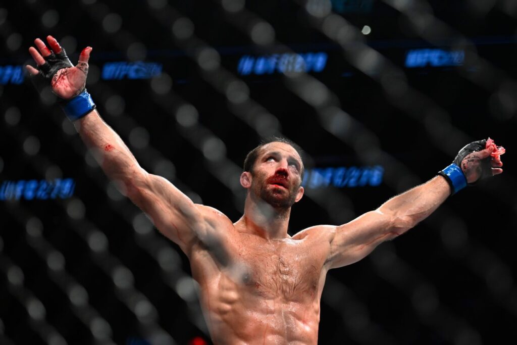 Ex-champ Rockhold exits UFC to fight elsewhere