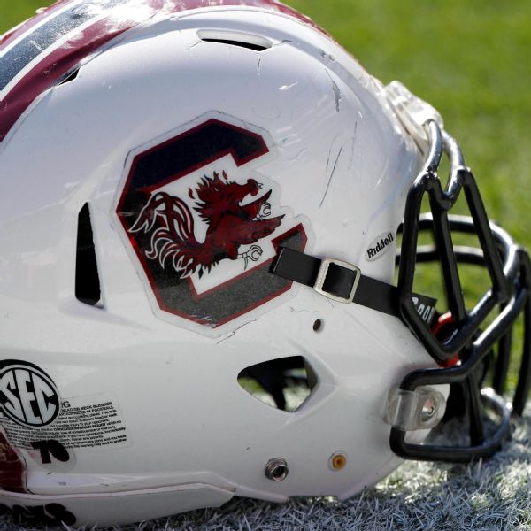 Pringle, top OT in ’24 class, picks South Carolina