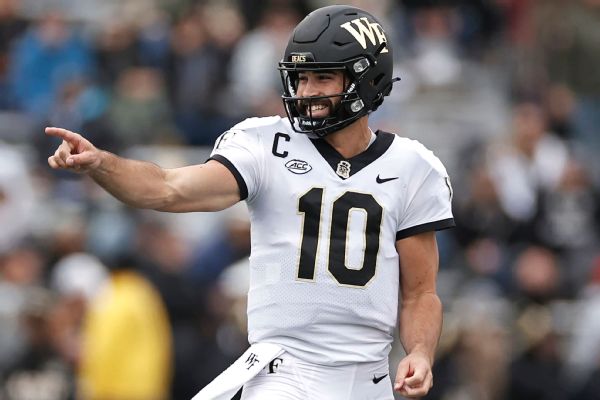 Top QB transfer Hartman heading to Notre Dame