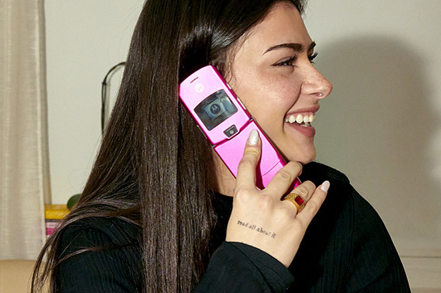 I Tried A Flip Phone For A Week For My Mental Health And Here’s How It Went