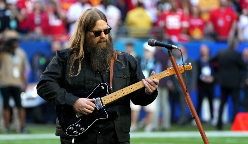 Chris Stapleton’s Soulful, Bluesy National Anthem Performance Draws Tears From Players on Field