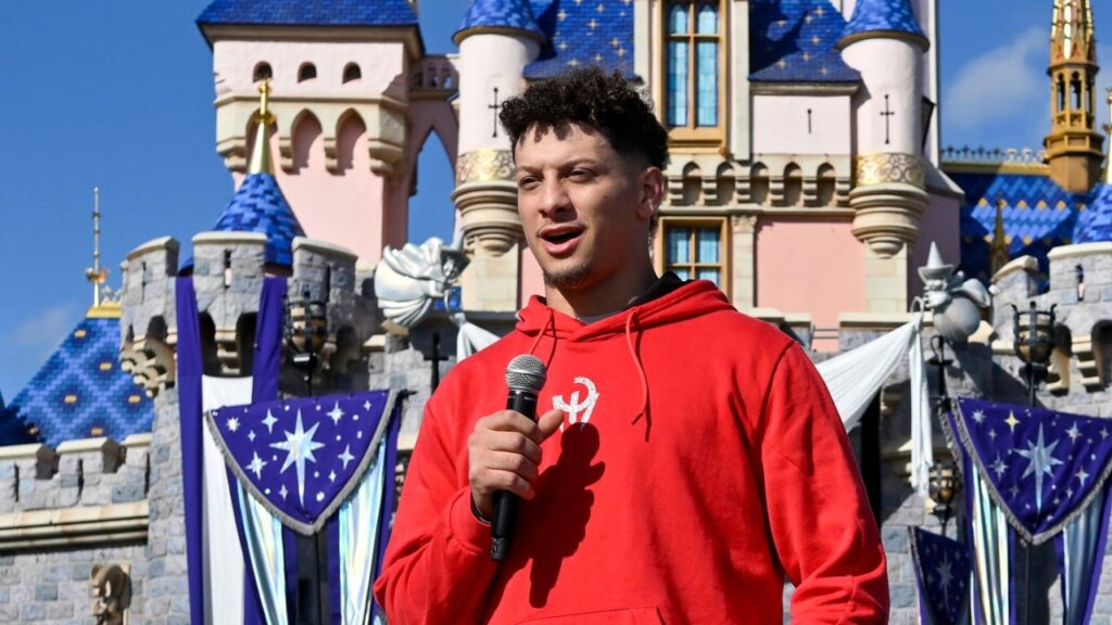 The Happiest Celebs on Earth: Stars Visit Disney!