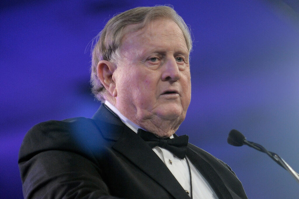 Red McCombs, Spurs founder, Vikes owner, dies