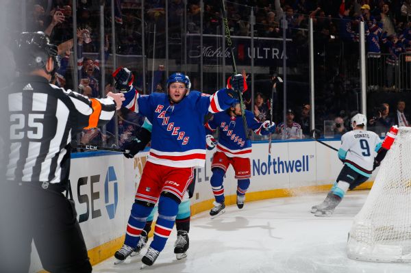 Tarasenko thrills crowd with goal in Ranger debut