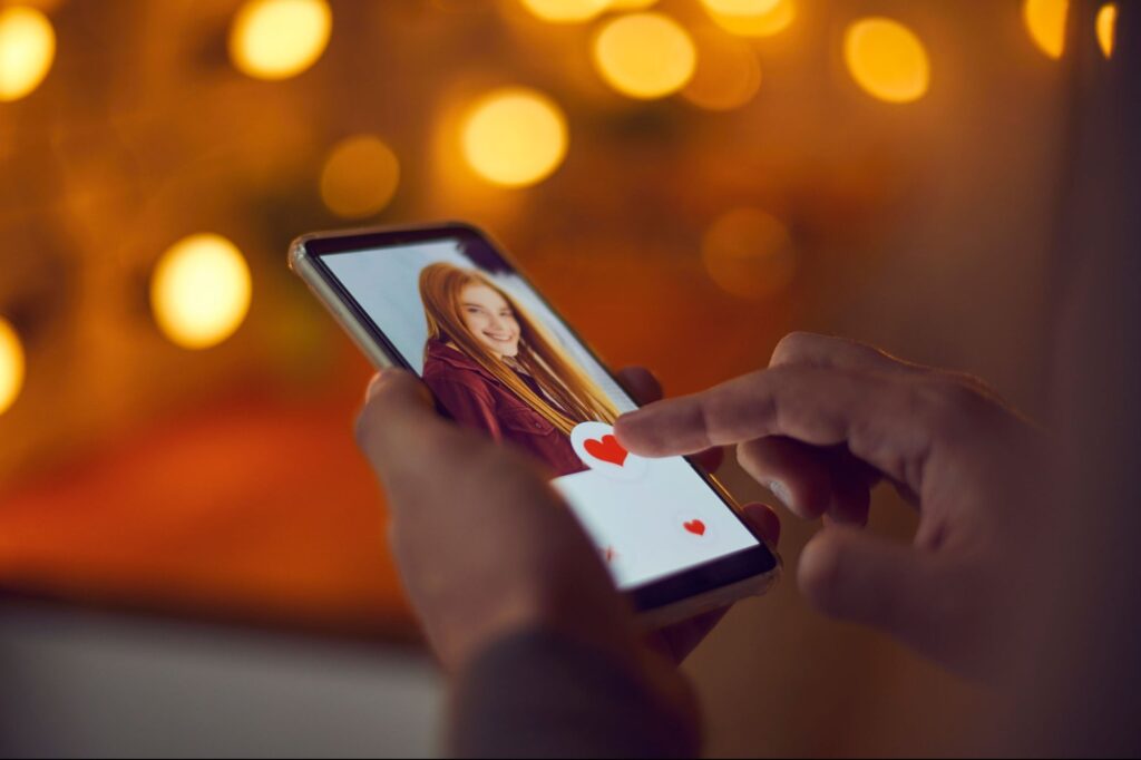 7 Ways Dating Apps Are Lying To You