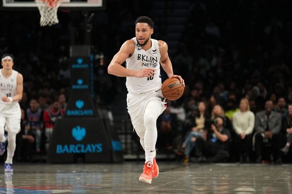 Simmons has nerve issue in back, return in doubt