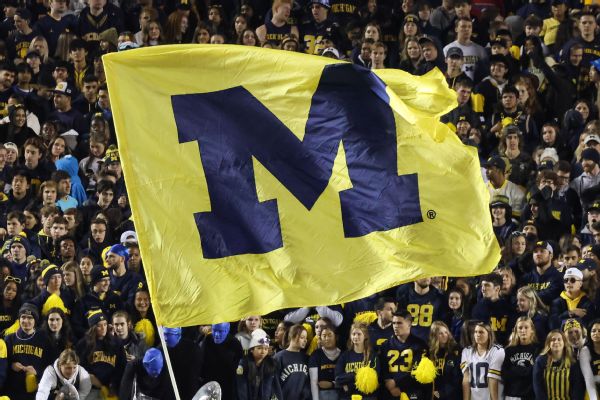 QB Davis, No. 35 prospect in ’24, picks Michigan