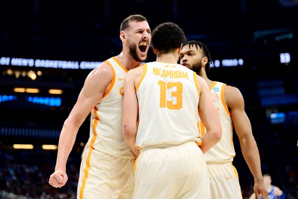 Vols bring Duke ‘into the mud,’ move to Sweet 16