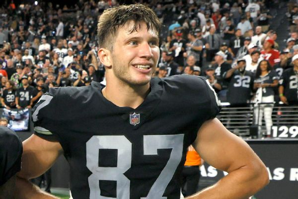 NFL’s Moreau diagnosed with Hodgkin lymphoma