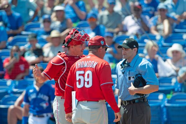 Phillies’ Realmuto tossed after awkward handoff