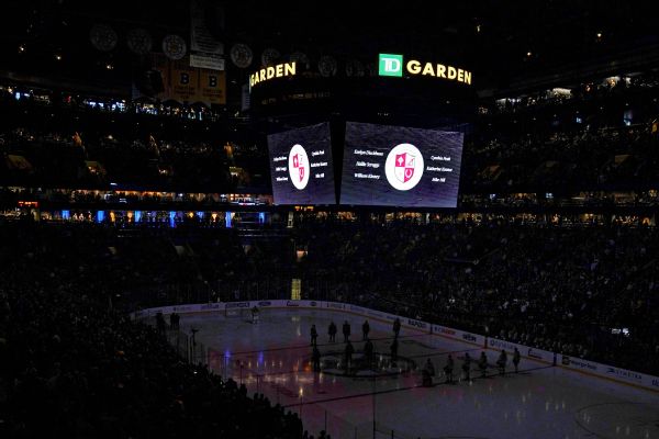 Predators play for Nashville after tragic shooting