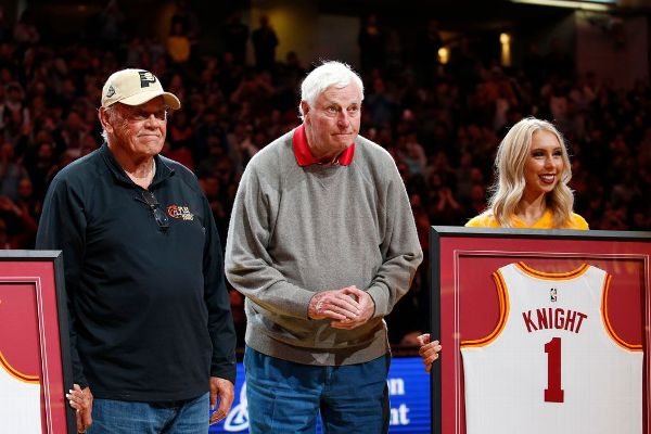 Ex-Hoosiers coach Knight released from hospital