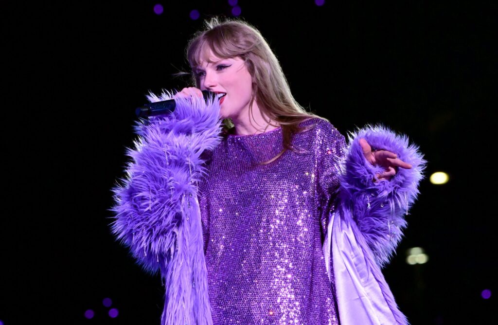 Taylor Swift Fan in Philly Tells of Getting Free Tickets, Guard Being Removed After Tension Drew Singer’s Attention