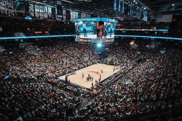 Sky prevail in sold-out WNBA debut in Canada