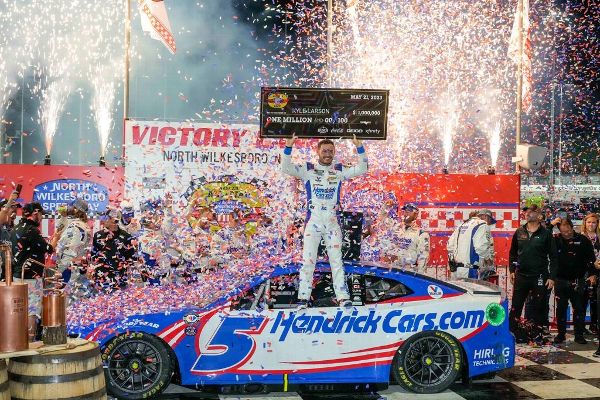 Larson dominates for 3rd NASCAR All-Star win