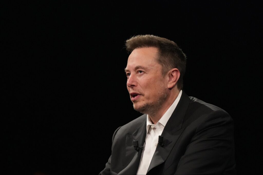 Elon Musk Reveals That Twitter Has ‘Negative Cash Flow,’ About 50% of Advertisers Still Gone