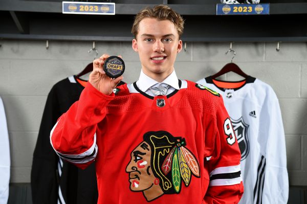 Blackhawks ink top pick Bedard on 18th birthday