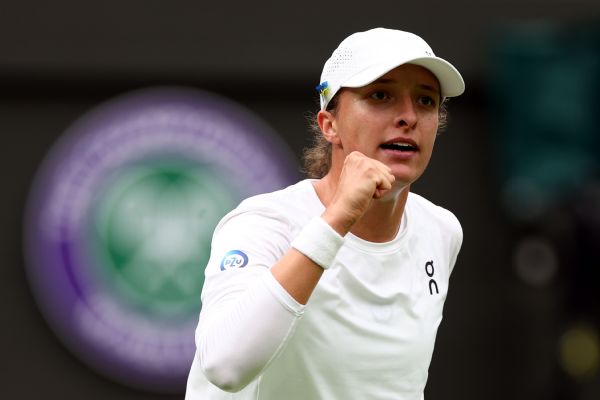 Swiatek, American Pegula advance at Wimbledon