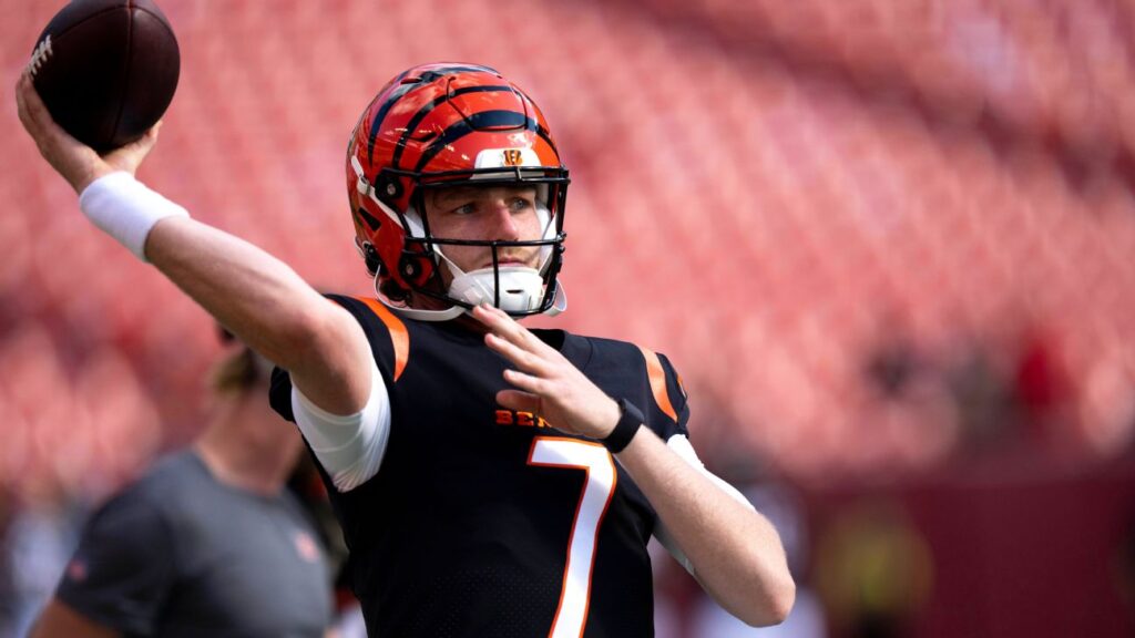 Source: Bengals add 3rd QB amid Burrow injury