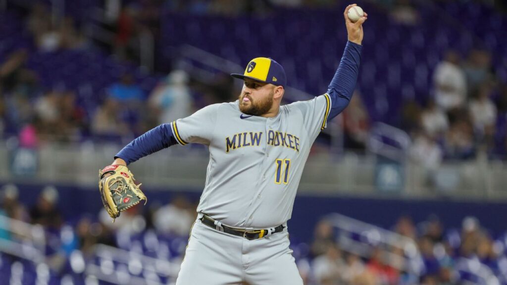 Rowdy night: Brewers 1B pitches 9th of clincher