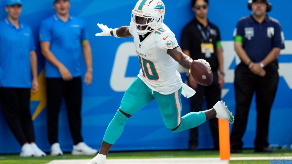 Cameras follow Fins for in-season ‘Hard Knocks’