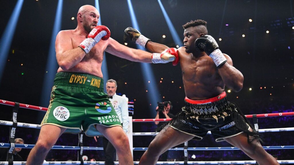 Fury escapes with split decision over Ngannou