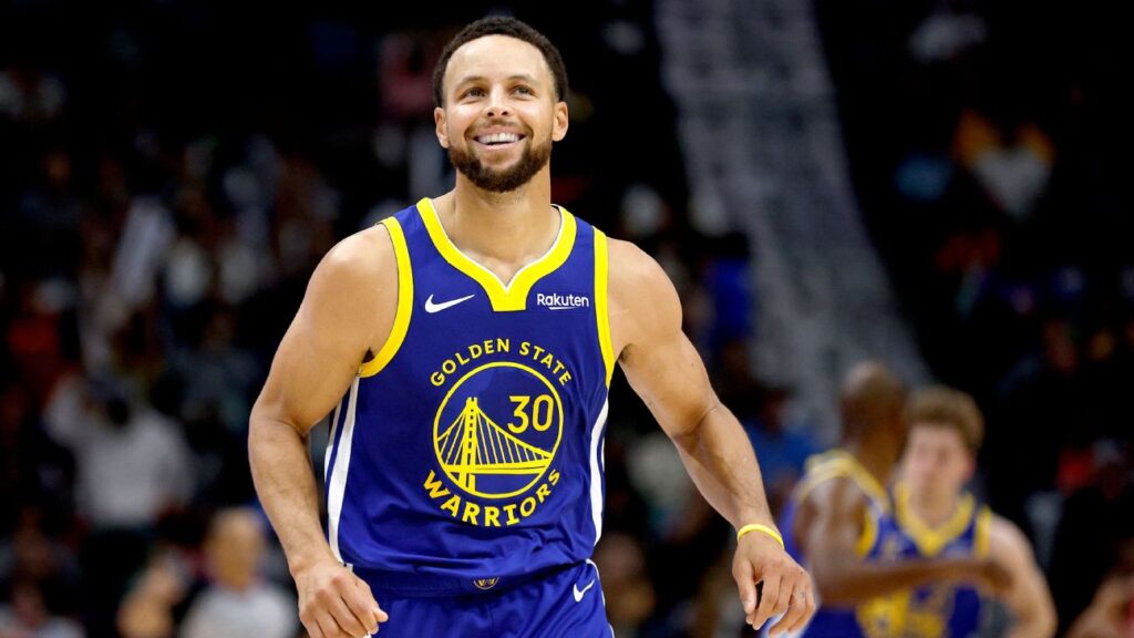 Curry (knee) set for return after two games out