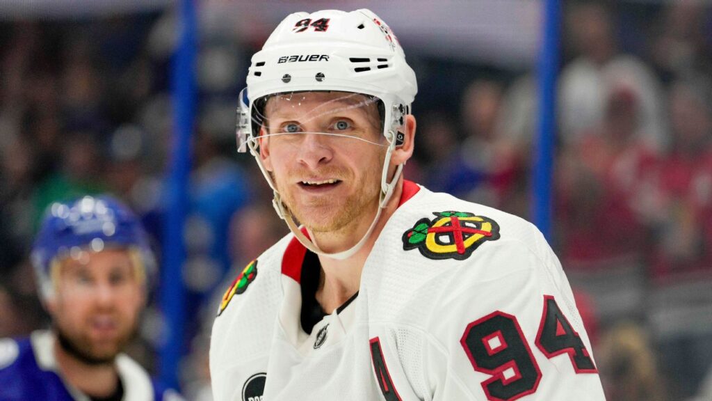 ‘Embarrassed’ Perry apologizes to Blackhawks