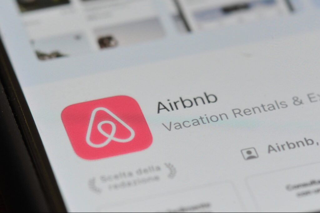 Man Sentenced to Prison After Secretly Filming Airbnb Guest in Shower, Threatening Her With Footage