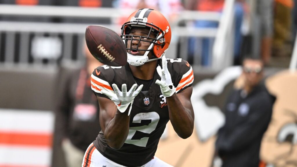 Browns WR Cooper clears concussion protocol