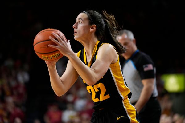 Iowa’s Clark hits 3,000 points; 15th in D-I history