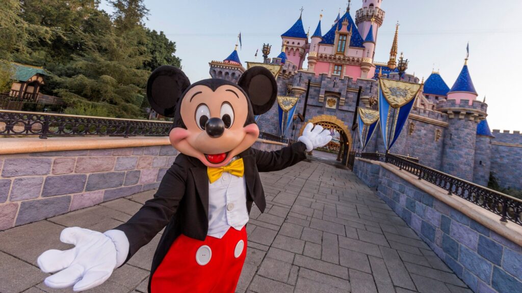 Disneyland Workers Seeking to Form Union for 1,700 Character Performers With Actors’ Equity
