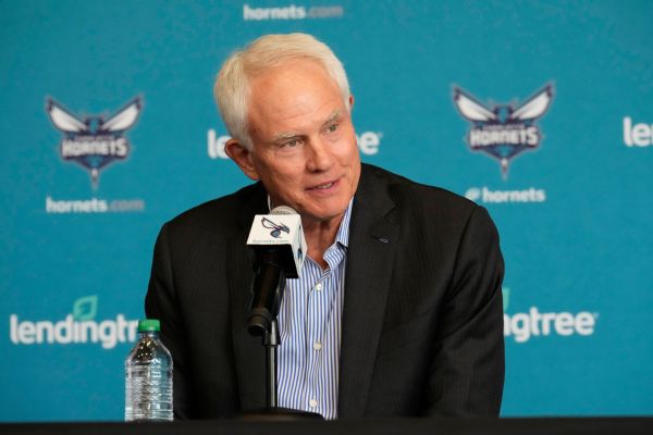 Sources: Hornets’ Kupchak moving to adviser role