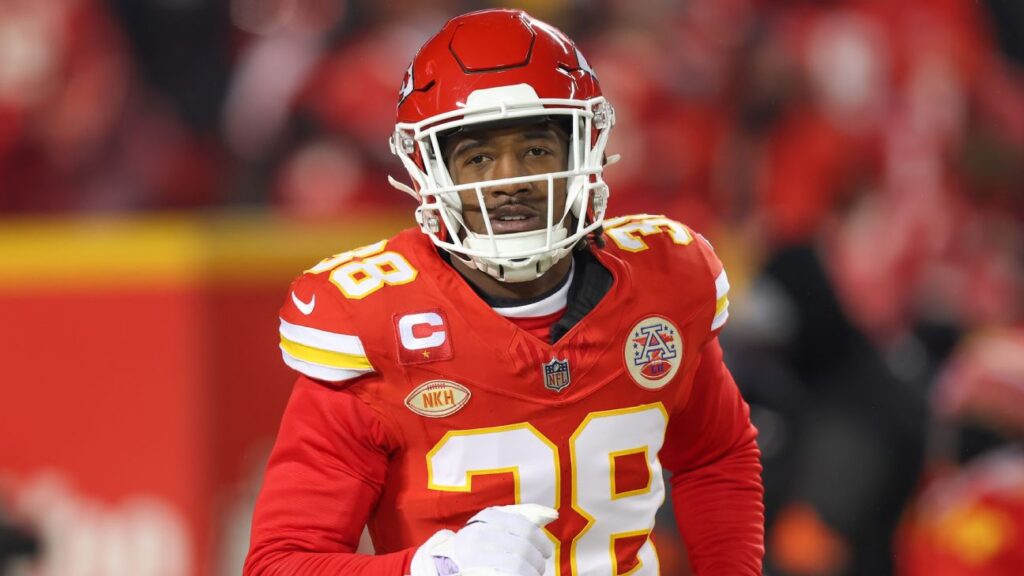 Chiefs use nonexclusive franchise tag on Sneed