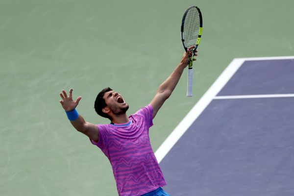 Alcaraz tops Medvedev, defends Indian Wells title