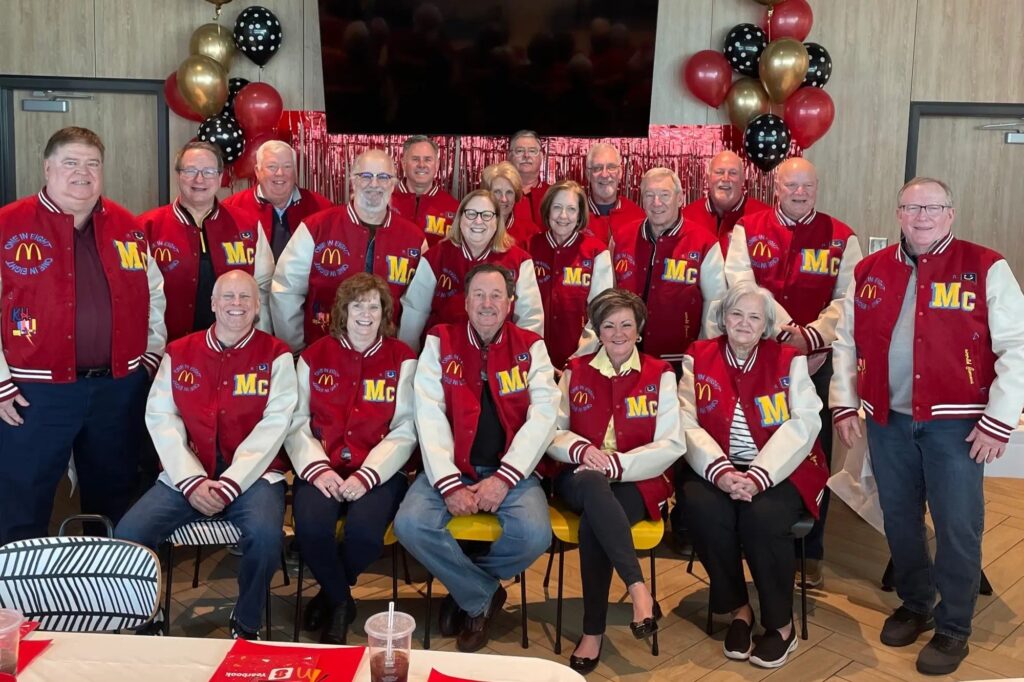 19 Ex-McDonald’s Workers Returned to Their Old Restaurant for a ‘Class of 1975’ Reunion Almost 50 Years After Working Together