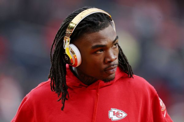 Chiefs’ Rice surrenders to police on crash charges