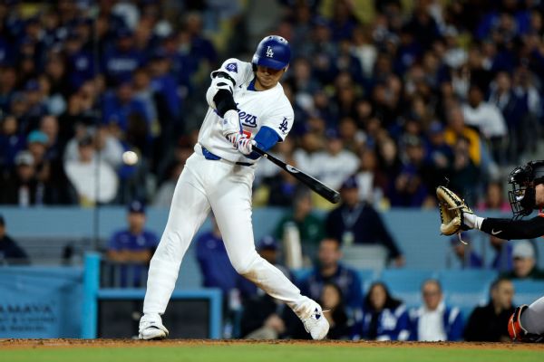 Ohtani hits 430-foot shot for first Dodgers homer