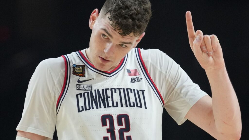 Going out on top: UConn’s Clingan enters draft