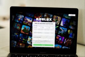 Gamers Spent 16.7 Billion Hours on Roblox in Just 3 Months. Here’s What Roblox Is and Why Your Kids Won’t Stop Playing It