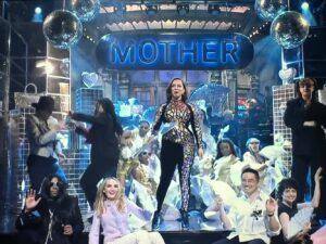 Maya Rudolph Channels Beyoncé and Madonna in ‘SNL’ Opening Number ‘Mother’