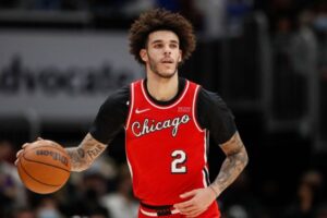Sources: Ball picks up $21.4M option with Bulls