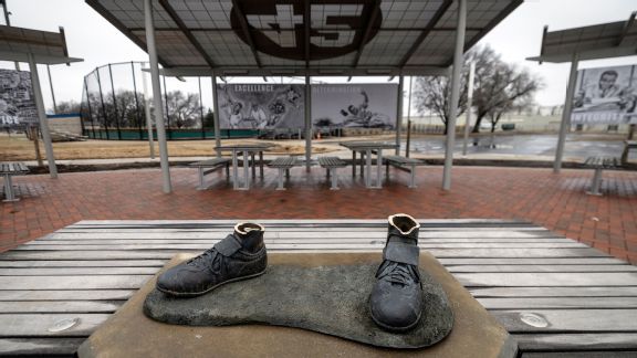 Jackie Robinson replacement statue nearly done