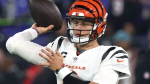 Burrow back to throwing at Bengals workouts