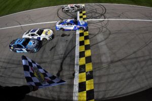 Larson wins at Kansas in closest Cup finish ever