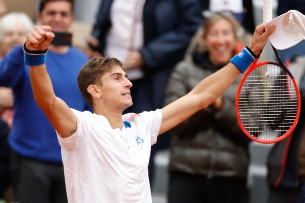 Arnaldi upsets No. 6 Rublev at French Open